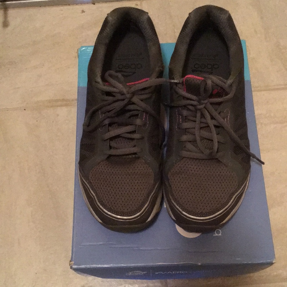 Abeo Dazzle tennis shoes size 9.5